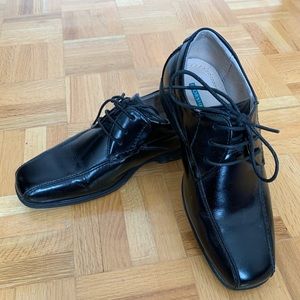 Florsheim black dress shoes for boys